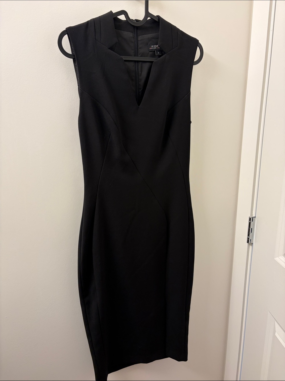 le chateau Black Fitted V-Notch Sheath Dress